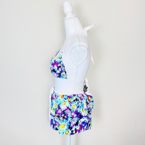 White & Daisy Floral Triangle Top & Tie Skirt Rave Set - Picture 3 of 7